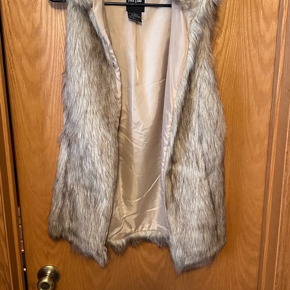 Me Jane Cream Faux Fur Vest